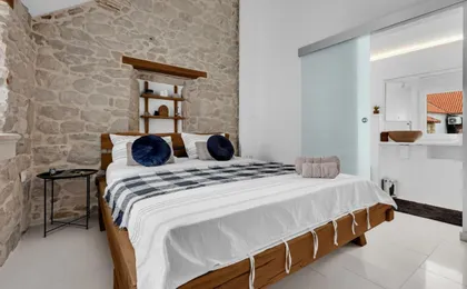 Apartments by the Sea Makarska - 21443
