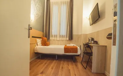 Natura Barcelona Hostal (Adults only)