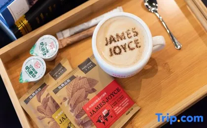 James Joyce Coffetel (Beijing Yizhuang Majuqiao Jingdong Headquarters Jinghai Road Subway Station)