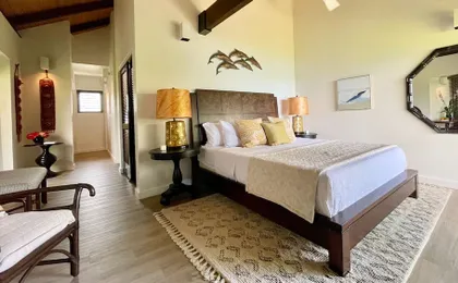 Sophisticated Oceanfront Retreat - Air-conditioned - Walk to Beach - Vrkcv