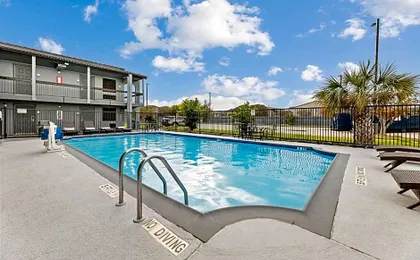 Super 8 by Wyndham Texas City/Galveston Area