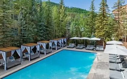 Luxury Hotel Room With 2 Queen Beds in Lionshead Village