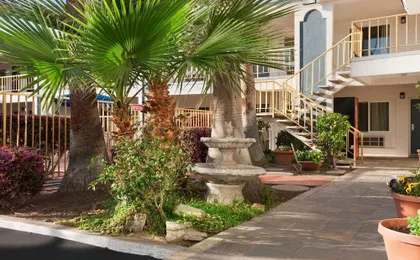 Travelodge by Wyndham Bakersfield