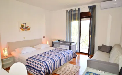 Elza Apartments