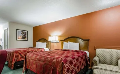 Econo Lodge Inn & Suites