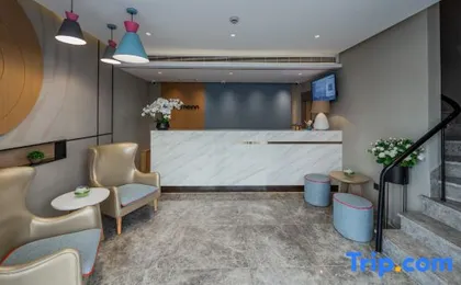 Homeinn · neo (Shanghai Hongmei Road Laowai Street)
