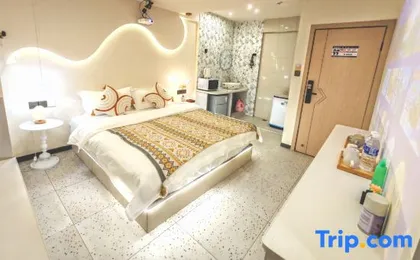 Youmi Homestay (Jiefangbei Raffles Store)