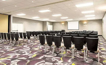 La Quinta Inn & Suites by Wyndham Cincinnati Sharonville
