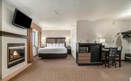 Days Inn & Suites by Wyndham Traverse City