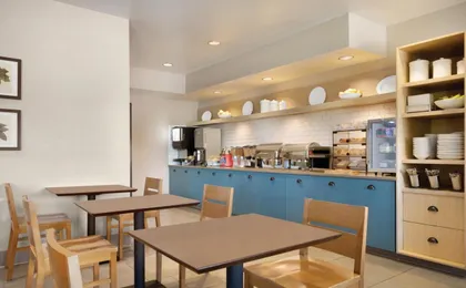 Country Inn & Suites by Radisson, Brooklyn Center, Mn