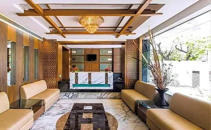 Hotel Golden Manor-City Center Bani Park