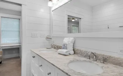 Best of Both Worlds: Pool, Golf Cart, Nearby Attractions & Steps to Beach!