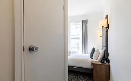 The J Hyde Park Hotel