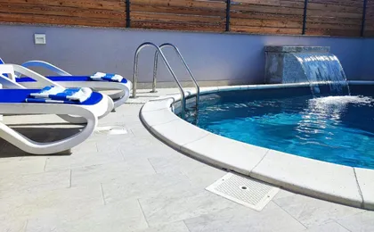 Pop Villa Sleeps 3 with Pool
