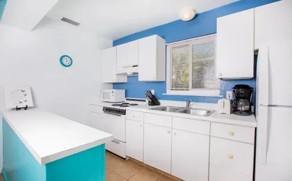 Driftwood Cottage #1 - Restored Florida Cottage 2 Bedroom Cottage