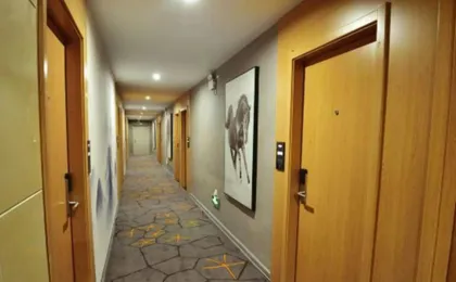Home Inn Style Golden Guangzhou Tianhe Longdong Botanical Garden Metro Station