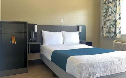 Motel 6-Tulare, CA