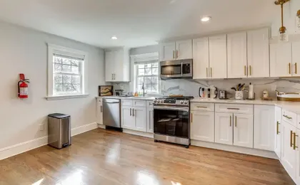 Long Branch Getaway - Walk to Beaches & Dining!