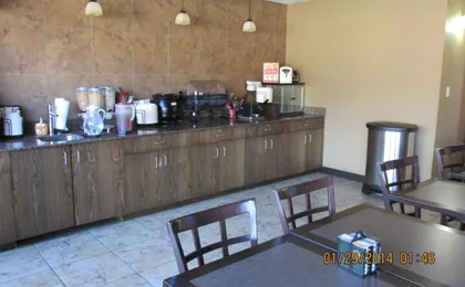 Parkwood Inn And Suites