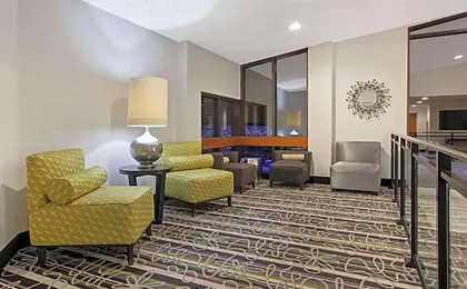 La Quinta Inn & Suites by Wyndham Detroit Metro Airport