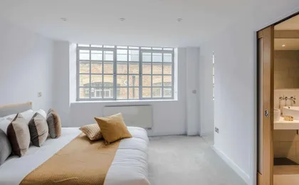 The Eyre Suite Two - Farringdon - by Frankie