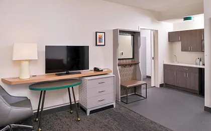 Holiday Inn & Suites Farmington Hills - Detroit NW by IHG