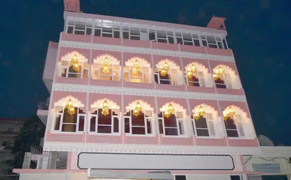 Oyo 19597 Pink Palace