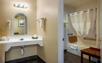 Sandia Peak Inn Old Town ABQ, a Howard Johnson by Wyndham