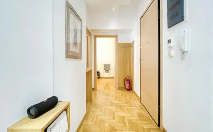 Stylish, Sunny New 2 Bedroom, Prime Central Athens