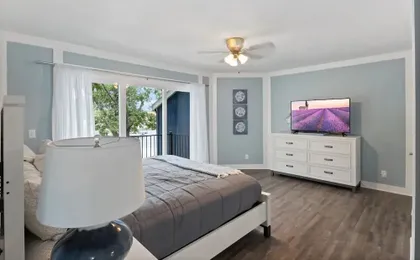 Our Cove Retreat - Perfect for Wave-free Swimming, Tanning & Prime Location Fun!