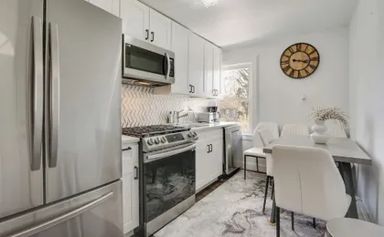 Easy Access to Nyc! Sleek Suburban Apartment