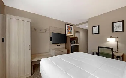 Country Inn & Suites by Radisson, Staten Island