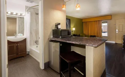 Super 8 by Wyndham Nau/Downtown Conference Center