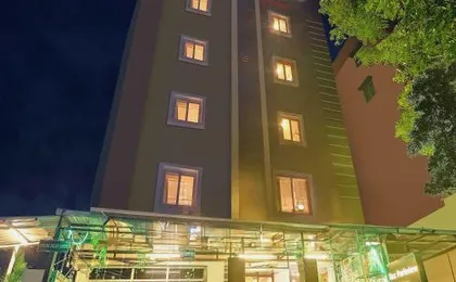 Super Oyo Townhouse 1148 Rcc Park View Inn