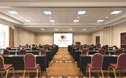 Doubletree by Hilton Milwaukee - Brookfield (H)