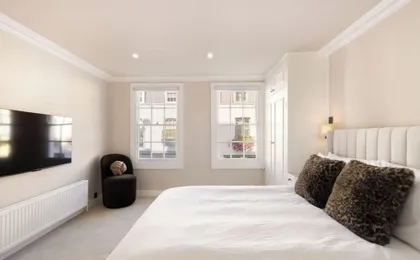 10 Mins Walk to Harrods Belgravia Mews House
