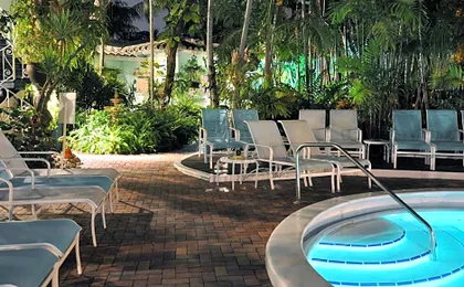 Pineapple Point Guesthouse & Resort - Gay Men's Resort