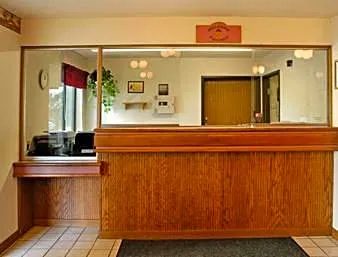 Super 8 by Wyndham Cloquet