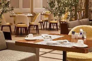 Donghai Xianhucheng Huanglong Hotel