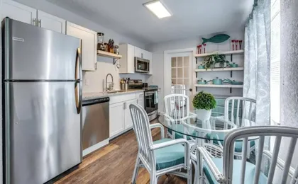 Cortez Gardens Cottage 15, Renovated and close to Beach, 3-Bed, 2-Bath 10 People