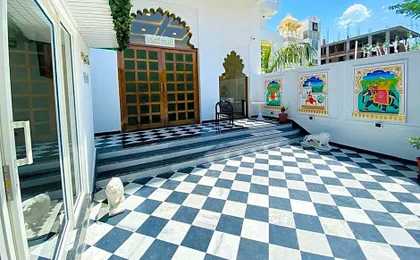 Hotel Arryaa Inn
