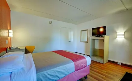 Motel 6-Chicopee, MA - Springfield
