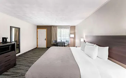 Econo Lodge Inn & Suites Munising Area