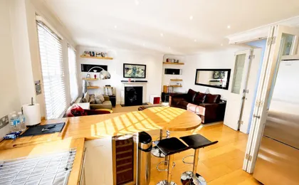 Sunny 2 Bedroom, 2 Bathroom Apartment with Rooftop in Central London