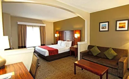 Comfort Suites Near University