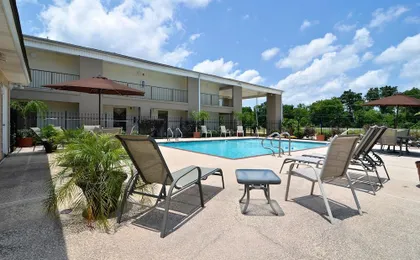 Motel 6 Luling