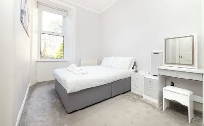 Elegant 2-Bed Flat with Edinburgh Charm