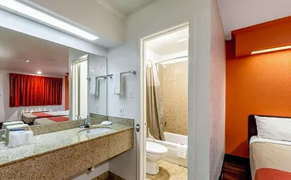 Motel 6 San Antonio, TX - Frost Bank Center