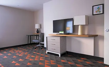 Holiday Inn & Suites Philadelphia W - Drexel Hill by IHG