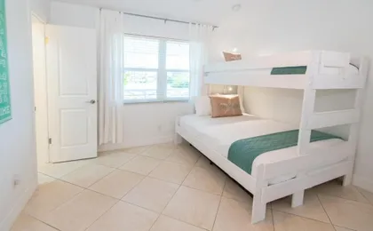 Sunrise Views & Beach Access | BBQ + Free Parking